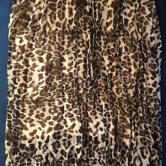 Pleated, Leopard Print Handkerchief-Cut Midi-Skirt - Picture 10 of 16